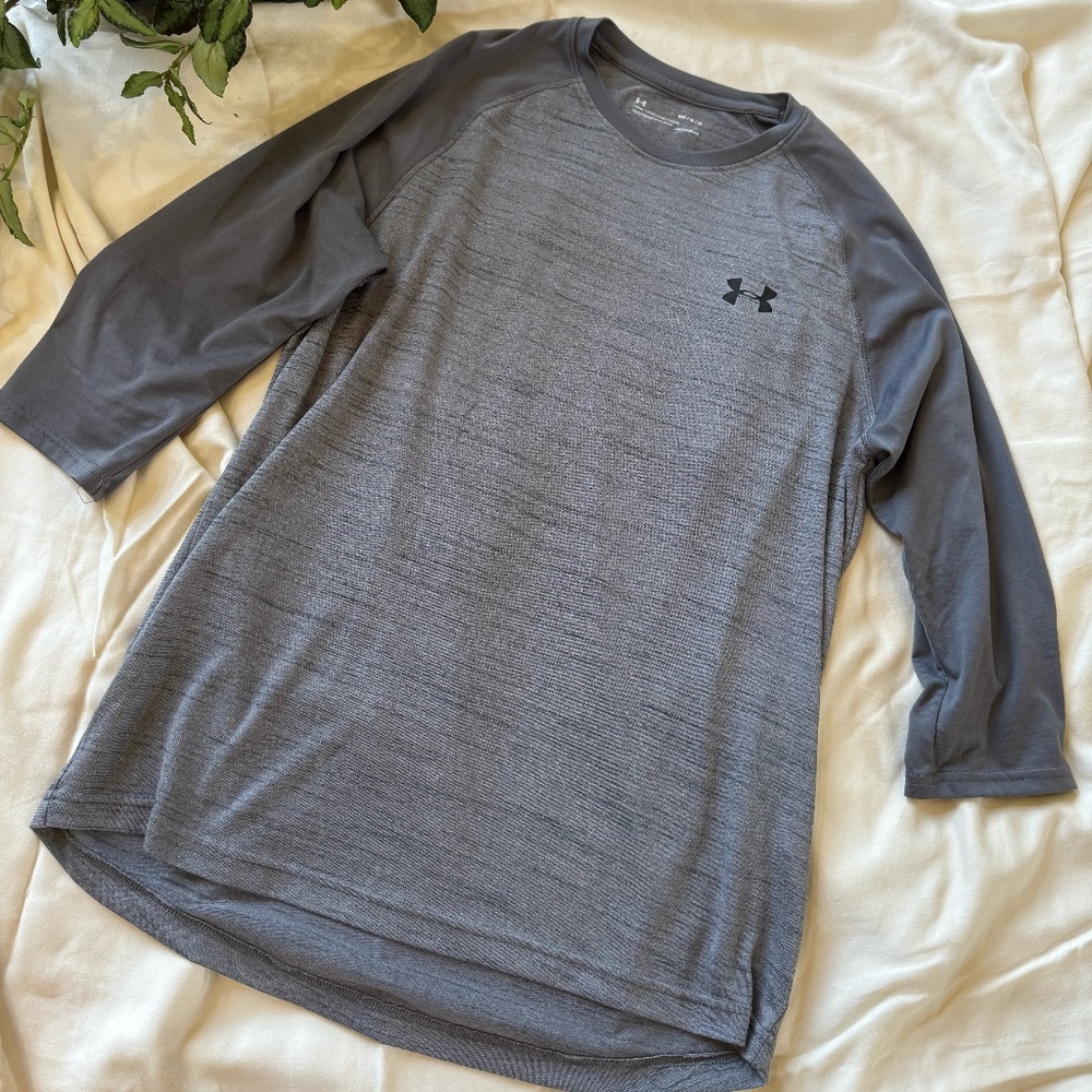 UnderArmour Heat Gear Loose Men's Quarter Sleeve Shirt SIZE M